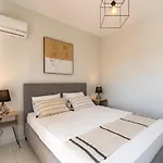 Apartment Center Elite Rhodes City